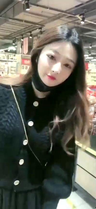 娱乐吃瓜酱男生一包烟,揭秘男生一包烟背后的故事